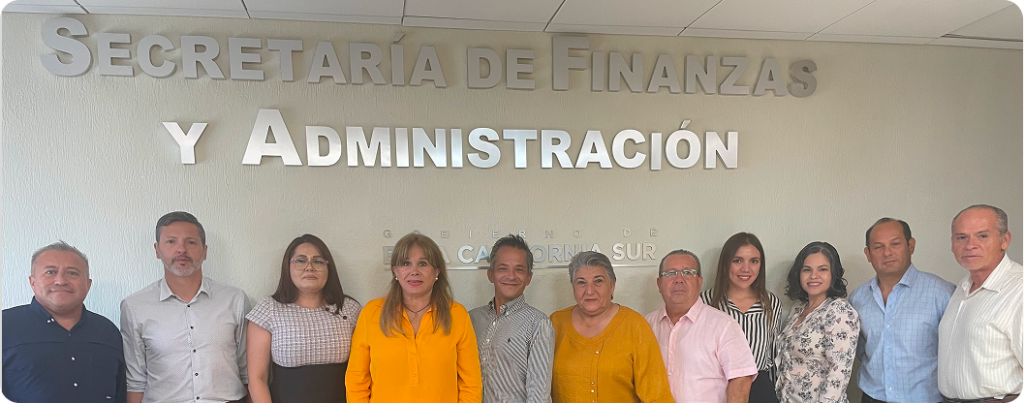 Equipo frente a la Secretaru00eda de Finanzas de BCS